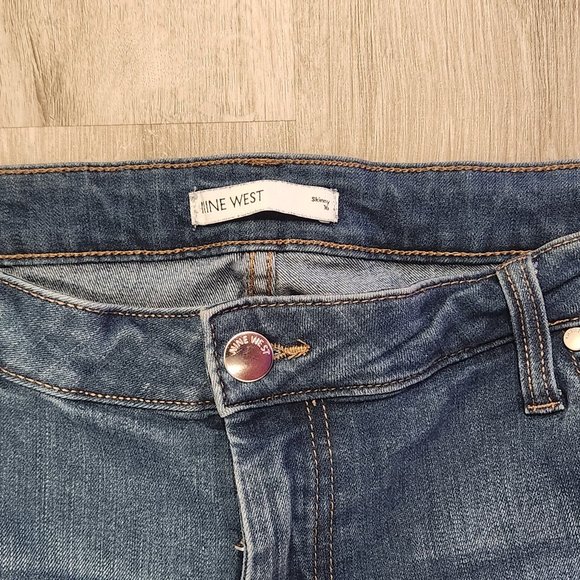 Nine West size 16, skinny crop jeans - Picture 2 of 3